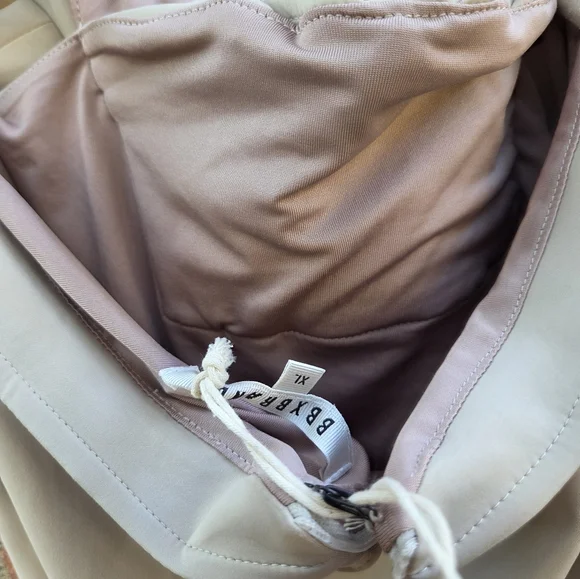 Elegant Cream Midi Dress - Picture 7 of 7